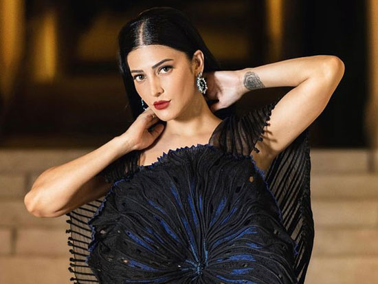 Astonishing Clicks Of Shruti Haasan In Black Outfit